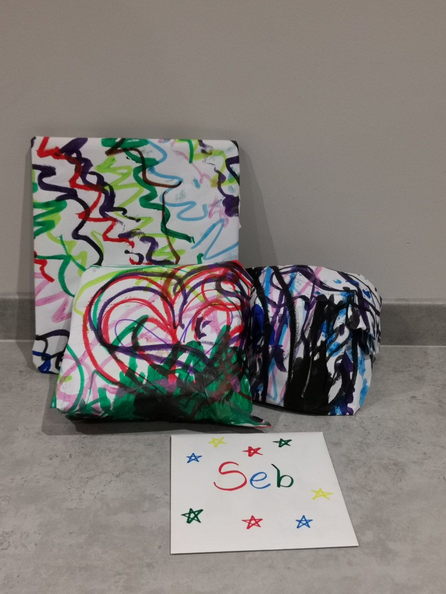 DIY Wrapping Paper (Child&nbsp;Friendly)