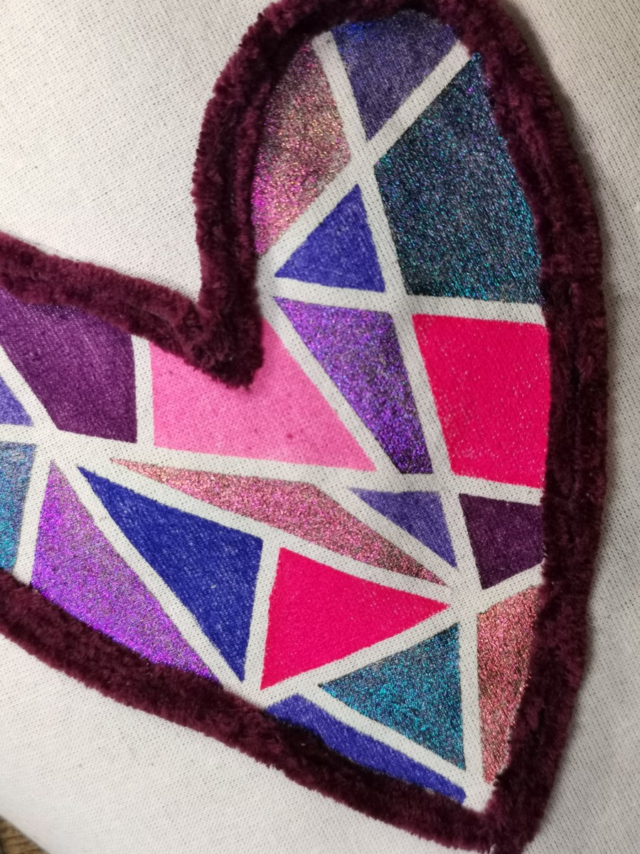 Valentine’s Day ideas? Try this heart canvas art&nbsp;tutorial.